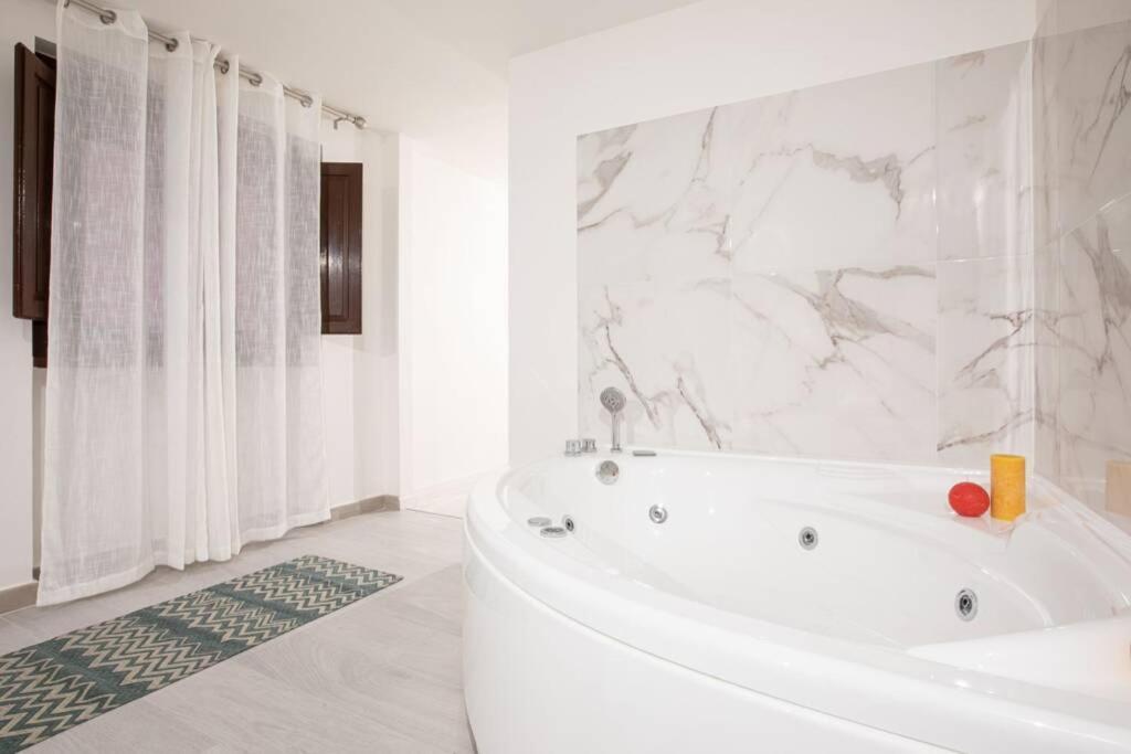 Unforgettable Split Level Jacuzzi Suite Navona - Top Collection Rome Bagian luar foto